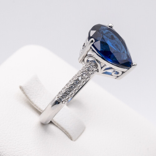 925 sterling silver ring set on blue and clear zirconia stones