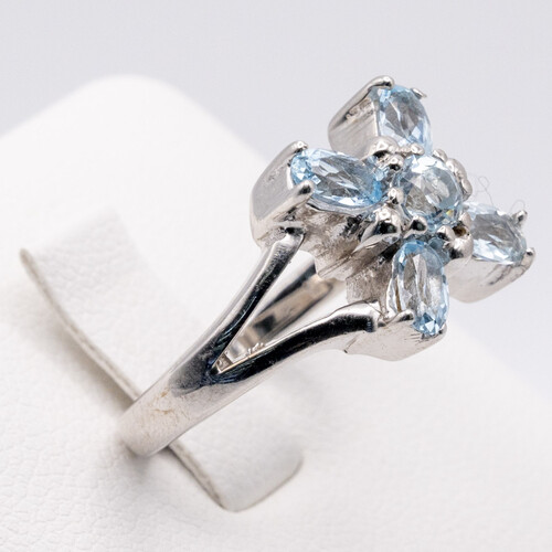 925 Sterling Silver Ring with Aquamarine Gem Stones
