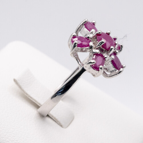 925 Sterling Silver Ring with Corundum Gem Stones