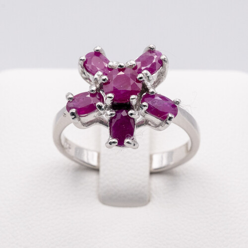 925 Sterling Silver Ring with Corundum Gem Stones