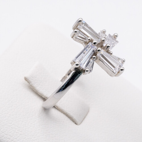 Flower Design Silver Ring with Baguette Cut Zirconia Gem Stones