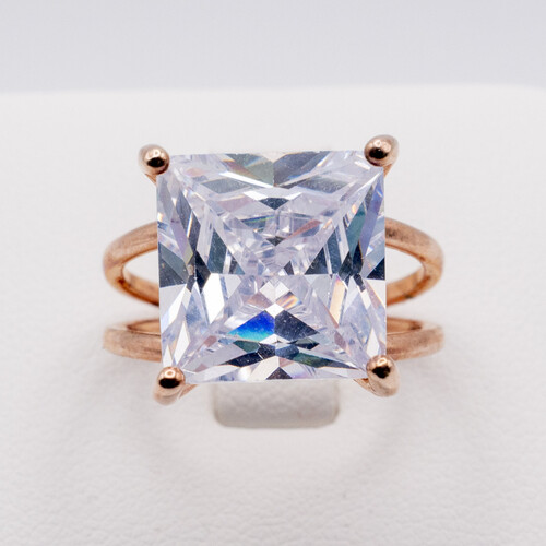 Solitaire zirconia stone set on rose gold plated 925 sterling silver ring