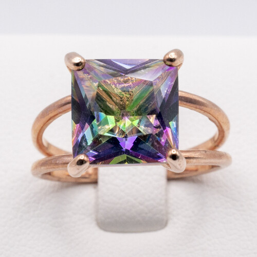 Solitaire zirconia stone set on rose gold plated 925 sterling silver ring