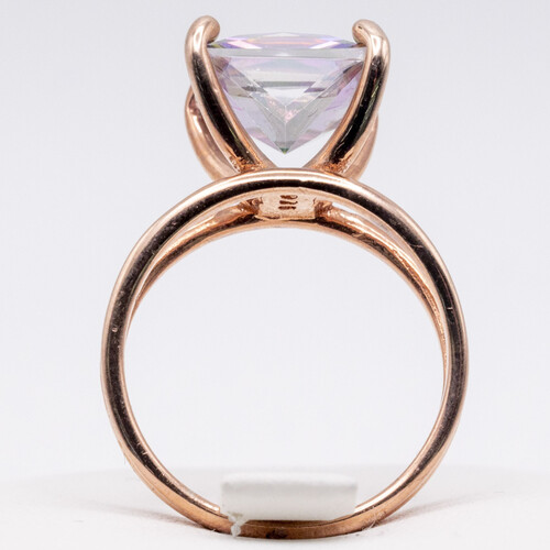 Solitaire zirconia stone set on rose gold plated 925 sterling silver ring