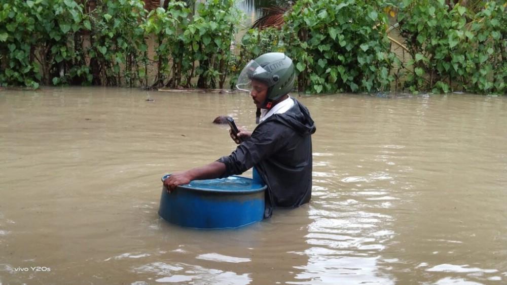 கிளிநொச்சி மாவட்டத்தில் வெள்ளத்தால் நிர்கதியான மக்கள் 