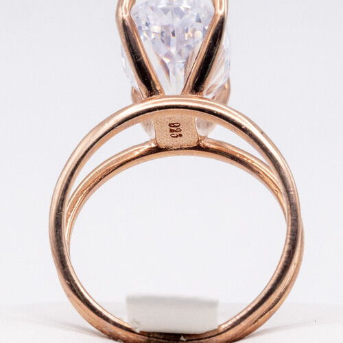 Solitaire zirconia stone set on rose gold plated 925 sterling silver ring