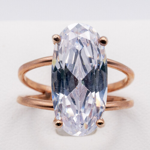 Solitaire zirconia stone set on rose gold plated 925 sterling silver ring