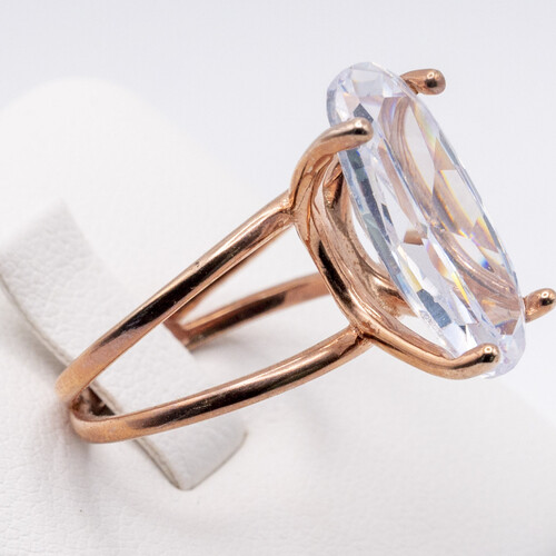 Solitaire zirconia stone set on rose gold plated 925 sterling silver ring