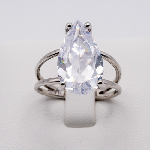 Solitaire zirconia stone set on Rhodium plated 925 sterling silver ring