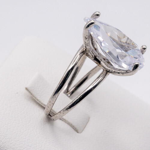 Solitaire zirconia stone set on Rhodium plated 925 sterling silver ring