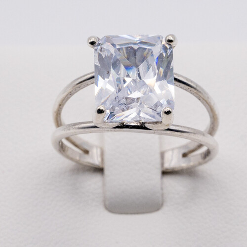 Solitaire zirconia stone set on Rhodium plated 925 sterling silver ring