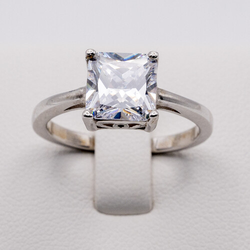 Solitaire Zirconia stone set on Rhodium plated 925 sterling silver ring