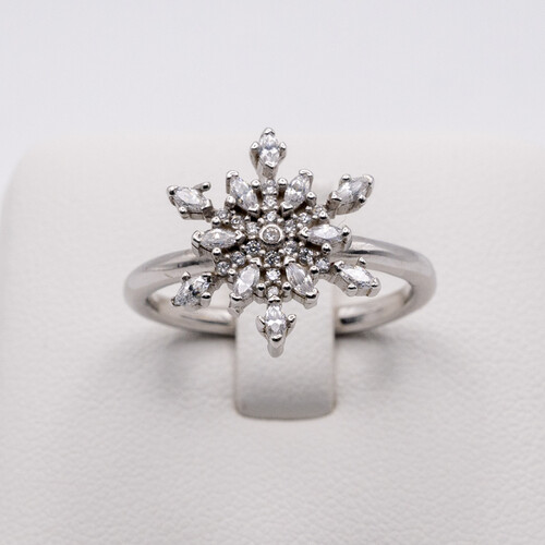 Snow Flake Design Silver Ring with Zirconia Gem Stones
