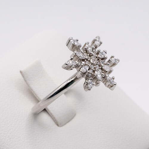 Snow Flake Design Silver Ring with Zirconia Gem Stones