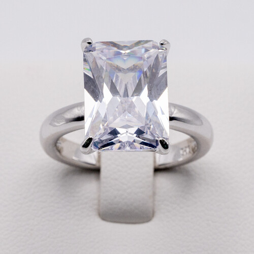 Solitaire zirconia stone set on Rhodium plated 925 sterling silver ring