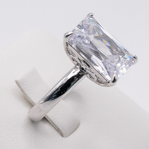 Solitaire zirconia stone set on Rhodium plated 925 sterling silver ring