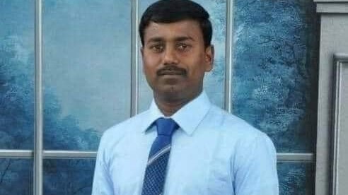 தேநீர் அருந்திய வங்கி ஊழியர் திடீரென விழுந்து உயிரிழப்பு