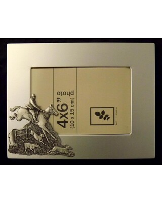 Medium single image frame with large Drag Hunting embellishment