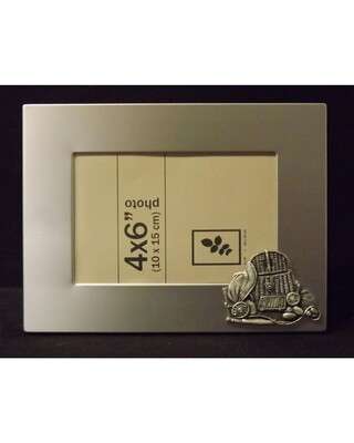 Medium single image frame with large Fishing Creel embellishment