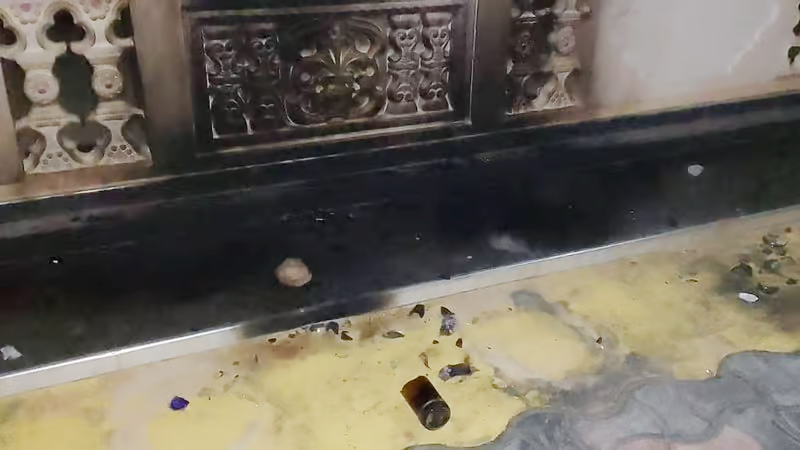 புத்தூரில் வீடொன்றின்மீது பெற்றோல் குண்டு வீச்சு