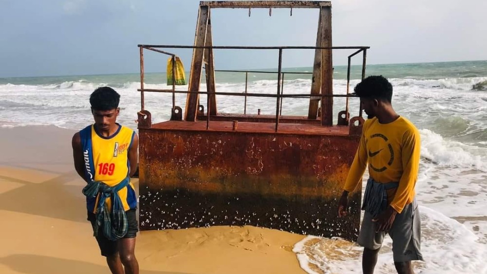 நாகர்கோவிலில் கரை ஒதுங்கிய வத்தைக் கலம்