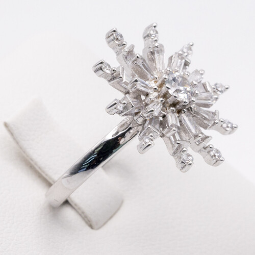 Snow Flake Design Silver Ring with Zirconia Gem Stones