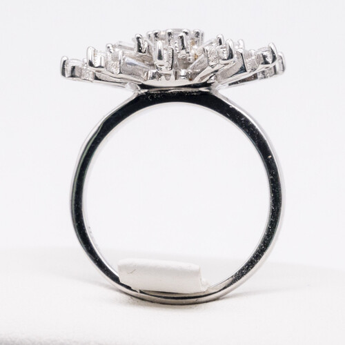 Snow Flake Design Silver Ring with Zirconia Gem Stones