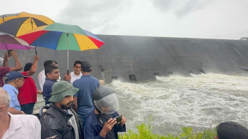 அம்பாறை மாவட்ட அரசாங்க அதிபர் டீ.எஸ்.சேனநாயக சமுத்திர பகுதிக்கு விஜயம்