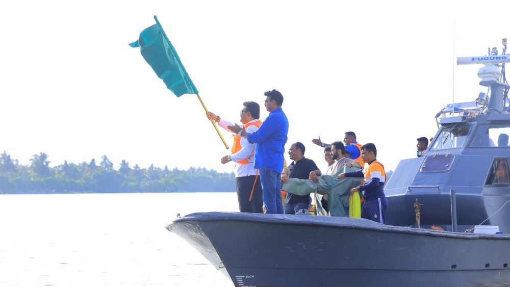 கிண்ணியாவில் படகோட்ட போட்டி