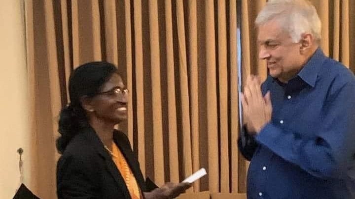 அகிலத்திருநாயகிகக்கு ஜனாதிபதி நேரில் பாராட்டு