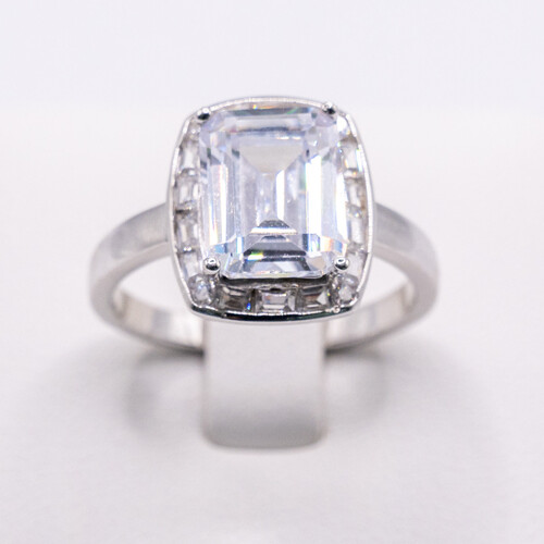 Zirconia Stone Set on 925 Sterling Silver Halo Design Ring