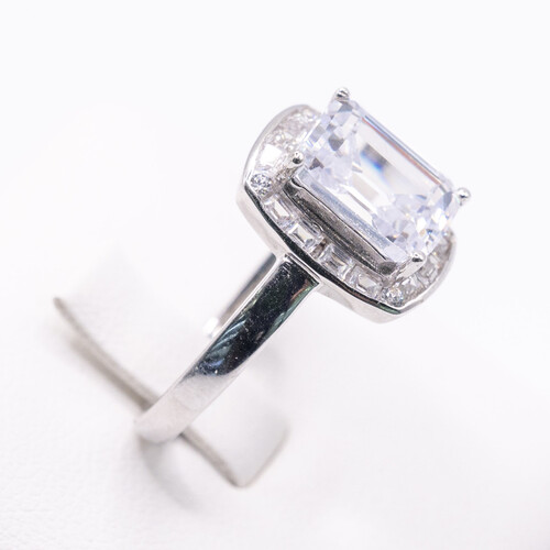 Zirconia Stone Set on 925 Sterling Silver Halo Design Ring