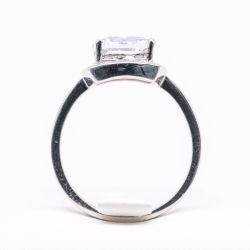 Zirconia Stone Set on 925 Sterling Silver Halo Design Ring