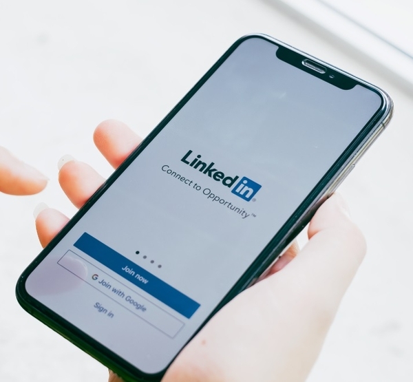 Maximizing Your LinkedIn Presence: A Guide to Catching Recruiters’ Attention