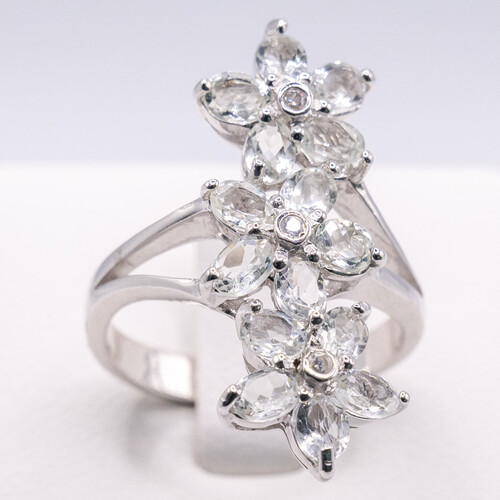 Incrementing Flower Design Zirconia set on 925 Sterling Silver Ring