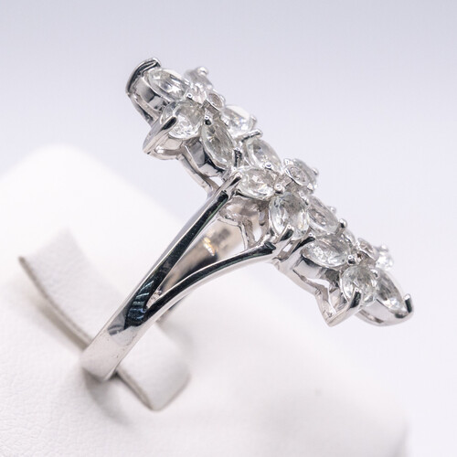 Incrementing Flower Design Zirconia set on 925 Sterling Silver Ring