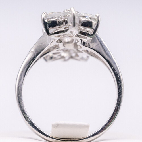 Incrementing Flower Design Zirconia set on 925 Sterling Silver Ring