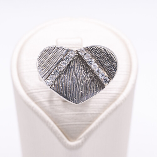 Heart shaped rustic design 925 sterling silver ring