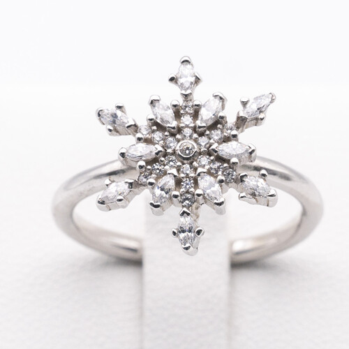 Snow Flake Design Silver Ring with Zirconia Gem Stones