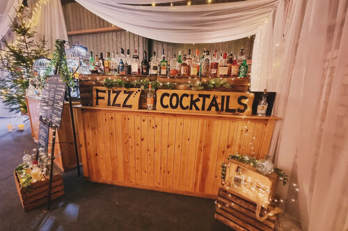 Gallery | Jolly Hucksters Mobile Bar Company | mobile bar Hertfordshire/mobile bar Buckinghamshire/mobile bar Hertfordshire/Wedding bar Buckinghamshire | wedding bar Hertfordshire | Real ale events bar /corporate events Hertfordshire/party bars Buckinghamshire/charity event bars