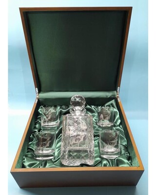Red Deer Scene Engraved Crystal decanter and 4 whisky glasses in a wooden gift box