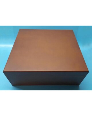 Red Deer Scene Engraved Crystal decanter and 4 whisky glasses in a wooden gift box