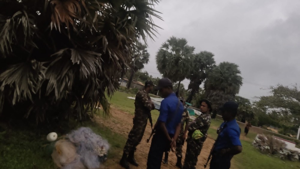 கட்டைக்காட்டில் கடற்படை திடீர் சுற்றிவளைப்பு