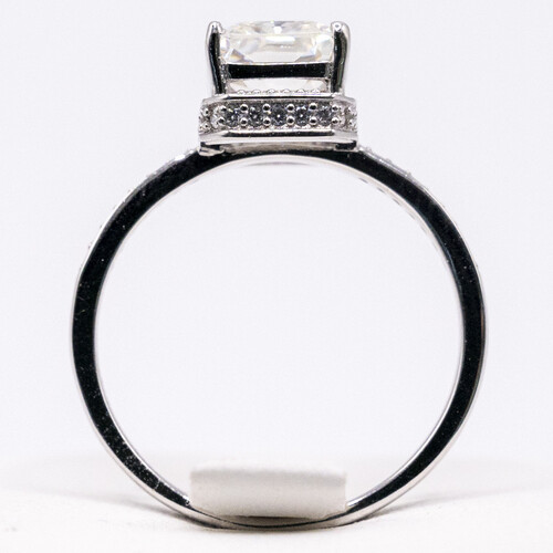 Moissanite stone set on 925 sterling silver ring