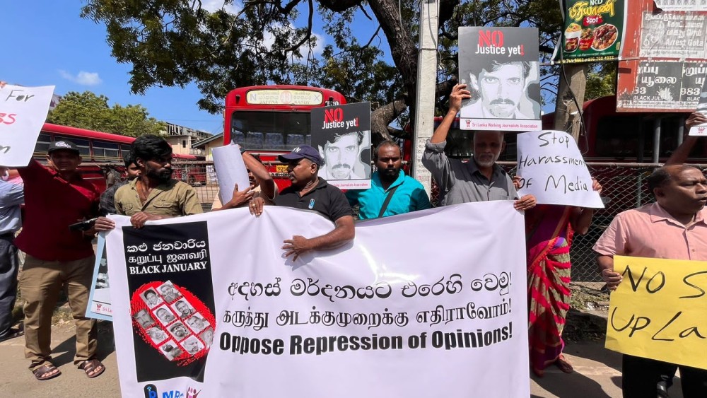 கருத்துச் சுதந்திரத்தை அடக்காதே - யாழ்ப்பாணத்தில் கவனயீர்ப்புப் போராட்டம்