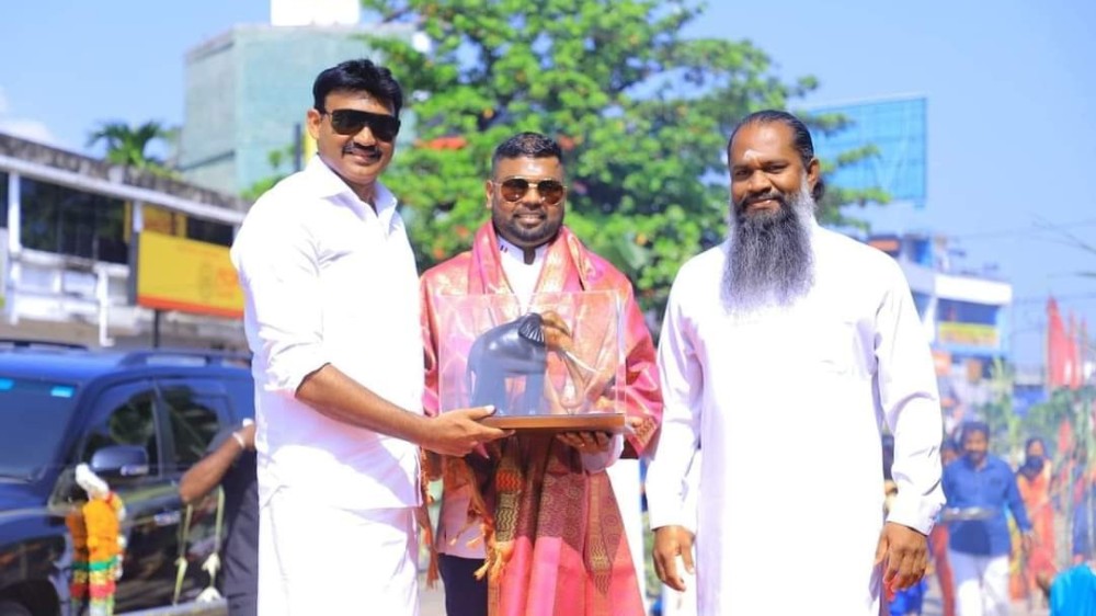 கிழக்கு மாகாண ஆளுநர் செந்தில் தொண்டமானுக்கு  "Man of East" பட்டம் வழங்கி வைப்பு