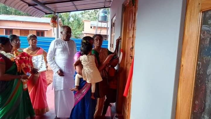 தெல்லிப்பழை துர்க்காதேவி தேவஸ்தானம்த்தால் வீடுகள் அனுபளிப்பு