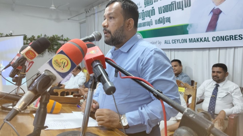 ஆணிவேரில் ஒருவர் ஹமீட்