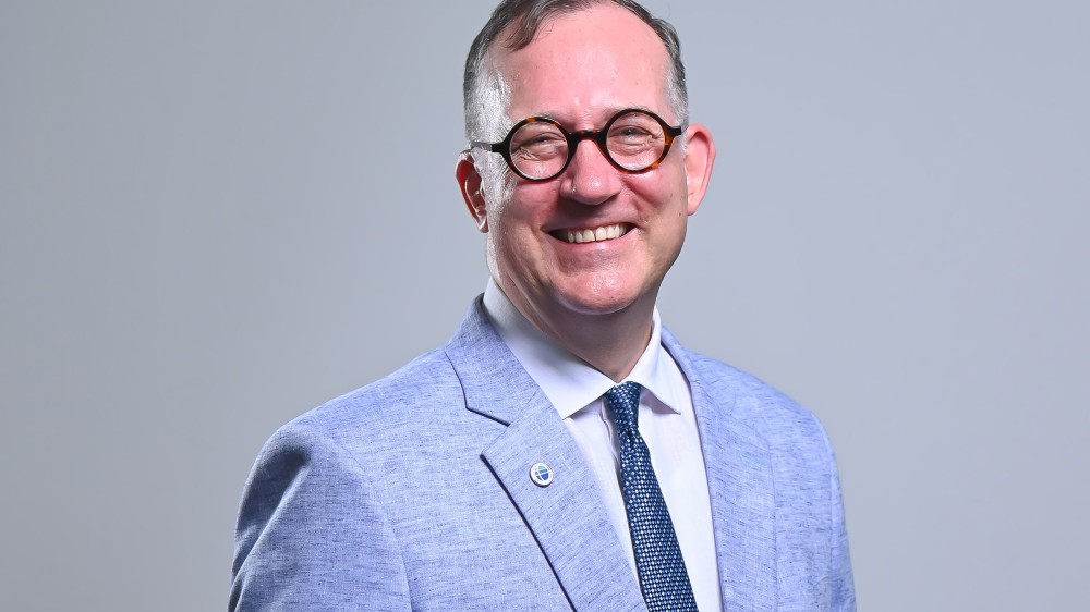 நிறைவேற்றுப் பணிப்பாளராக கலாநிதி பெட்ரிக் மெக்னமாரா