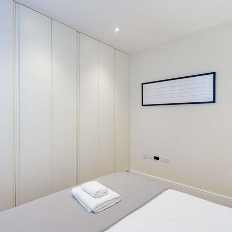 Hamlet Gardens, London, W6